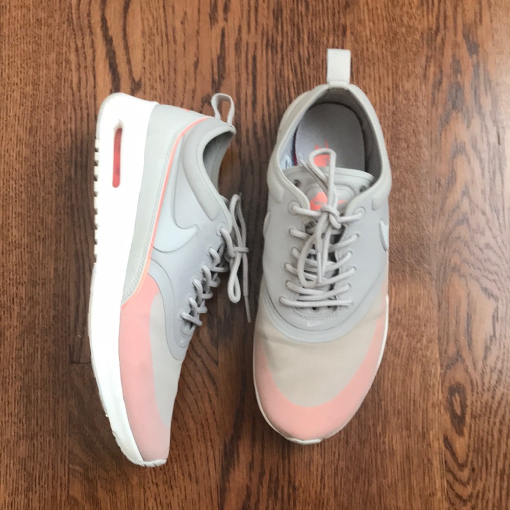 Nike Thea